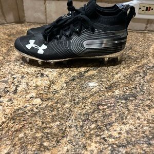 Under Armour Spotlight cleats size 8 black/chrome
